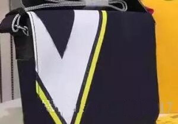 Новый PU мужская женская цепь одно плечо сумка леди мода вечерняя сумка Бальк цвет
Новый PU мужская женская цепь одно плечо сумка леди мода вечерняя сумка Бальк цвет