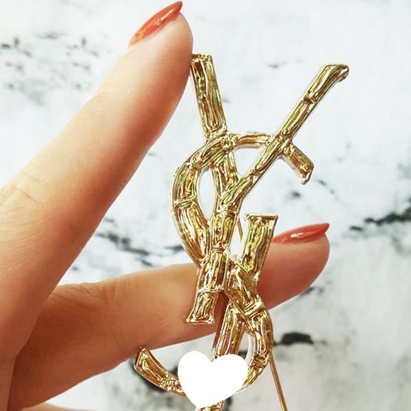 New luxury letter brooch 6 5 3 5cm women famou de igner uit lapel pin fa hion jewelry acce orie gift high quality
New luxury letter brooch 6 5 3 5cm women famou de igner uit lapel pin fa hion jewelry acce orie gift high quality