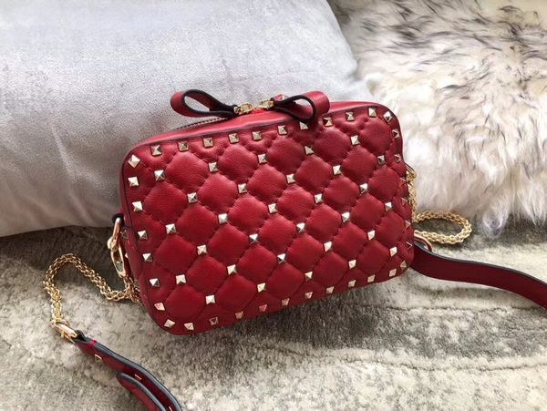 the famous fashion brand pure color grid pattern female shoulder bag gold riveted zipper mini messenger bag exquisite chain luxury bag
the famous fashion brand pure color grid pattern female shoulder bag gold riveted zipper mini messenger bag exquisite chain luxury bag