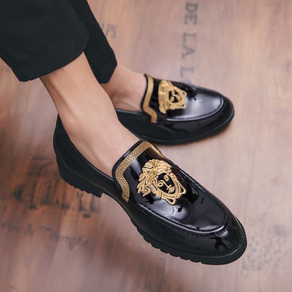 2018 italian designer men dress shoes embroidery handmade black patent leather loafers luxury formal wedding flats male oxford shoes q-482
2018 italian designer men dress shoes embroidery handmade black patent leather loafers luxury formal wedding flats male oxford shoes q-482