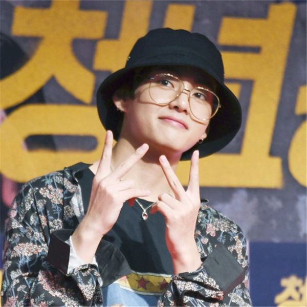 selling 2017 bts v fashion k pop iron silver hole bucket hats popular style cap 100% handmade cap, Black;white
selling 2017 bts v fashion k pop iron silver hole bucket hats popular style cap 100% handmade cap, Black;white