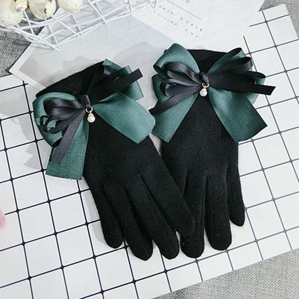 pearl bowknot touch screen mittens double layer cashmere warm winter gloves ladies lovely driving gloves casual wrist guantes, Blue;gray
pearl bowknot touch screen mittens double layer cashmere warm winter gloves ladies lovely driving gloves casual wrist guantes, Blue;gray