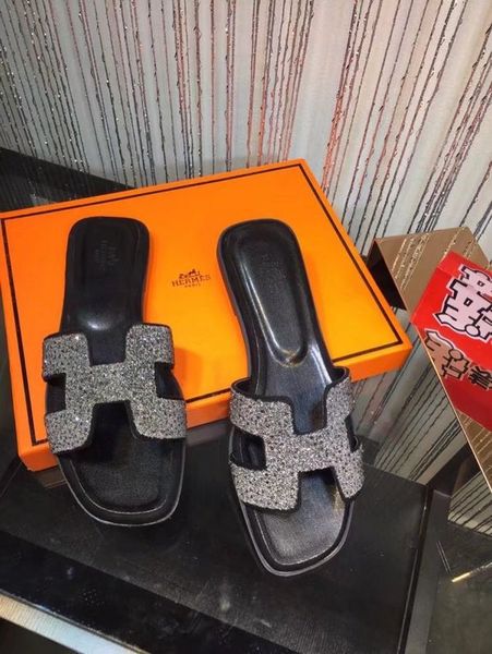 New hot drilling flat casual slippers 9832 black Women Slippers Slippers Drivers Sandals Slides Sneakers Leather Slipper Real leather Shoes
New hot drilling flat casual slippers 9832 black Women Slippers Slippers Drivers Sandals Slides Sneakers Leather Slipper Real leather Shoes