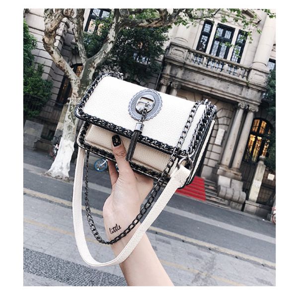 korean version of the super women bag oblique satchel 2018 summer new style chic chain small bags with a single shoulder bag
korean version of the super women bag oblique satchel 2018 summer new style chic chain small bags with a single shoulder bag