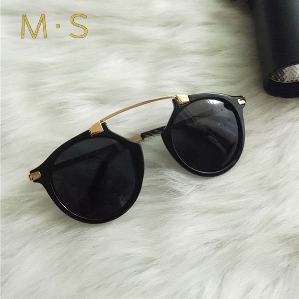 ms 2018 women luxury classic eyewear man sunglasses original brand designer sunglasses pierced sun glasses fashion uv400, White;black
ms 2018 women luxury classic eyewear man sunglasses original brand designer sunglasses pierced sun glasses fashion uv400, White;black
