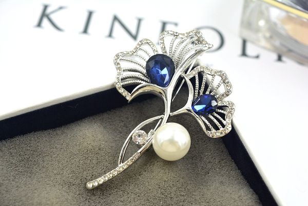 platinum plated brooch accessories fashion blue crystal rhinestone sapphire brooch pearl ginkgo leaf biloba paragraph coat pin mountings, Gray
platinum plated brooch accessories fashion blue crystal rhinestone sapphire brooch pearl ginkgo leaf biloba paragraph coat pin mountings, Gray
