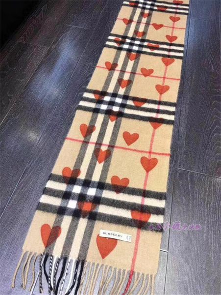 Brand new men's and women's long wool style 180*30CM long soft wool printed peach heart brand scarf with labels
Brand new men's and women's long wool style 180*30CM long soft wool printed peach heart brand scarf with labels
