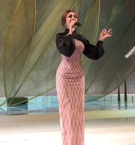 evening dress yousef aljasmi kim kardashian kimono sleeve high collar beaded long dress almoda gianninaazar zuhlair murad ziadnakad0056, Black;pink
evening dress yousef aljasmi kim kardashian kimono sleeve high collar beaded long dress almoda gianninaazar zuhlair murad ziadnakad0056, Black;pink