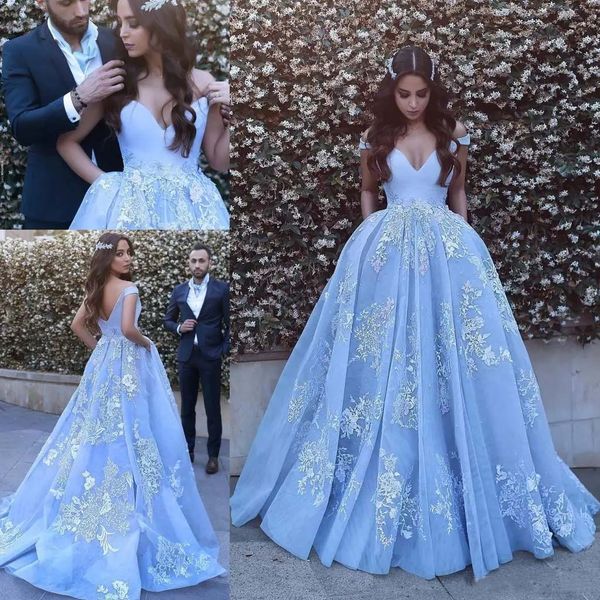 Lace Applique Ball Gown Prom Dresses 2019 with Pocket Dubai Arabic Off Shoulder Court Train Formal Evening Party Gowns
Lace Applique Ball Gown Prom Dresses 2019 with Pocket Dubai Arabic Off Shoulder Court Train Formal Evening Party Gowns
