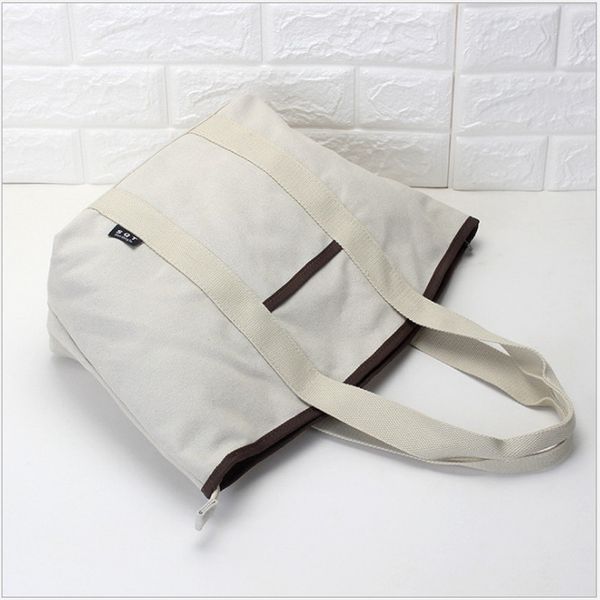 new canvas bag female shoulder portable canvas bag with zipper large capacity simple literary simple tote bag
new canvas bag female shoulder portable canvas bag with zipper large capacity simple literary simple tote bag
