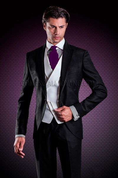 one buttons black wedding groom tuxedos men suits wedding/prom/dinner man blazer(jacket+tie+vest+pants, Black;gray 
one buttons black wedding groom tuxedos men suits wedding/prom/dinner man blazer(jacket+tie+vest+pants, Black;gray