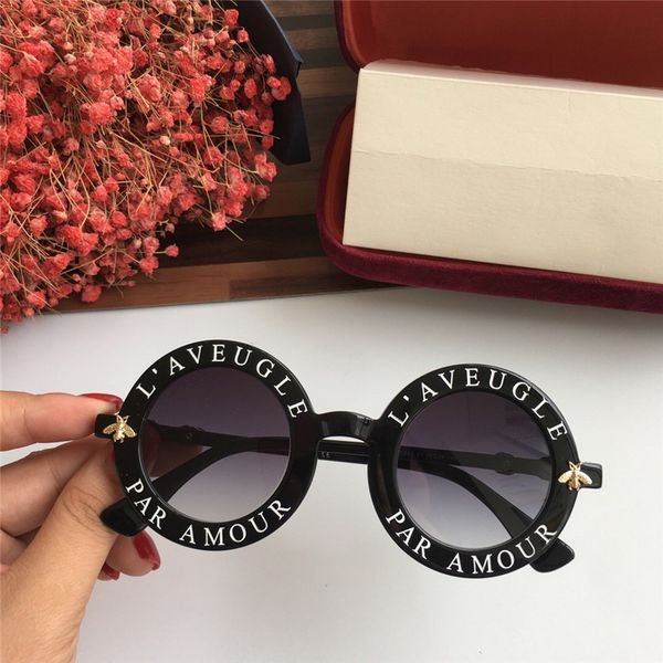 women man square 0113 sunglasses clear glitter frame grey fashion sunglasses for women new with box numgg180926-26, White;black
women man square 0113 sunglasses clear glitter frame grey fashion sunglasses for women new with box numgg180926-26, White;black