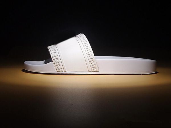 Высокое Качество Люксовый Бренд Дизайнер Мужчины Летние Резиновые Сандалии Пляж Слайд Мода Потертости Тапочки Крытый Обувь Размер 39-46 
Высокое Качество Люксовый Бренд Дизайнер Мужчины Летние Резиновые Сандалии Пляж Слайд Мода Потертости Тапочки Крытый Обувь Размер 39-46