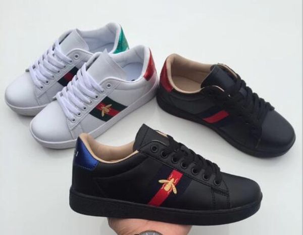 New small white shoes 2018 spring and summer new lady small bee casual shoes 
New small white shoes 2018 spring and summer new lady small bee casual shoes