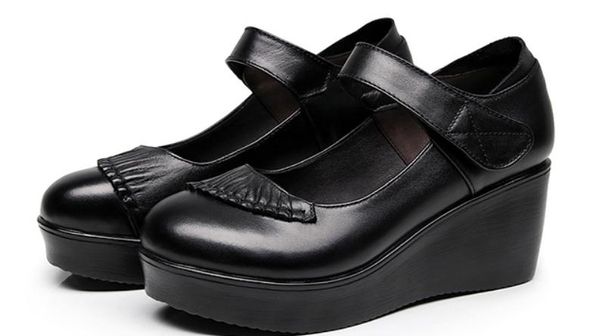 send 2018 new style round head shallow mouth slope heel thick bottom middle heel waterproof table mother's shoes, Black
send 2018 new style round head shallow mouth slope heel thick bottom middle heel waterproof table mother's shoes, Black
