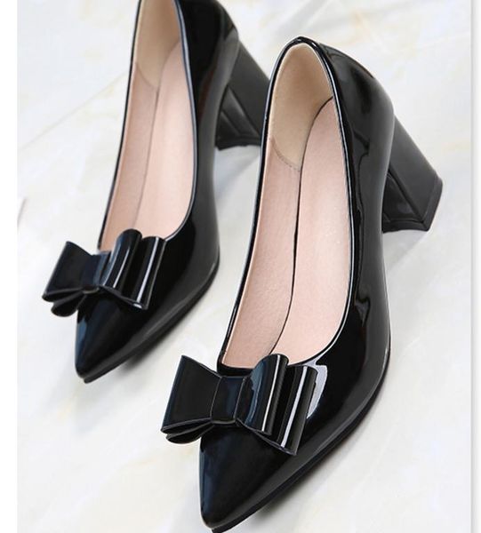 send high heeled shoes female 2018 new style korean pointed end shallow mouth coarse heel single shoes, Black
send high heeled shoes female 2018 new style korean pointed end shallow mouth coarse heel single shoes, Black