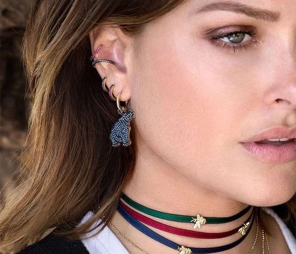 Стерлингового серебра один ряд циркония креолы навесные обручи серьги, Томас сти
Стерлингового серебра один ряд циркония креолы навесные обручи серьги, Томас сти