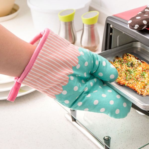 thickened heat resistant gloves for baking, heat insulation glove pecial purpose for preventing heat microwave ovens glove
thickened heat resistant gloves for baking, heat insulation glove pecial purpose for preventing heat microwave ovens glove