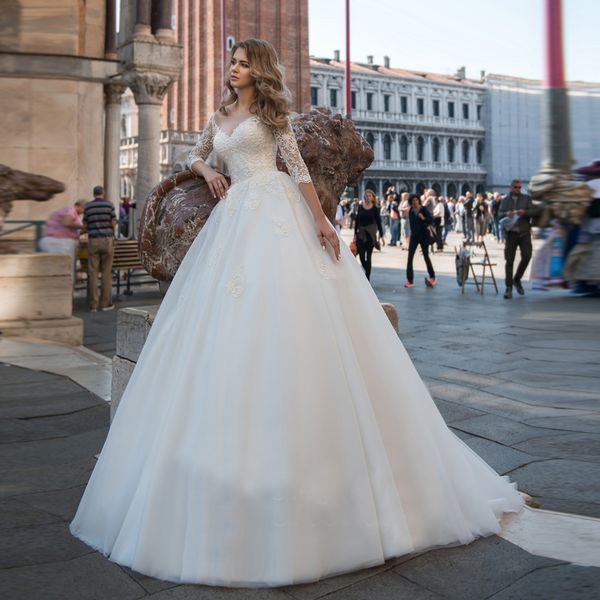 vestido de noiva long sleeve appliques wedding dress low v-neck ball gowns sheer back with lace up bridal gown, White
vestido de noiva long sleeve appliques wedding dress low v-neck ball gowns sheer back with lace up bridal gown, White