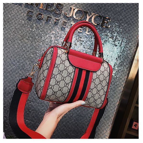 selling designer boston bags messenger bags leather fashion clutch famous shoulder cross body bags yueshenglong /10
selling designer boston bags messenger bags leather fashion clutch famous shoulder cross body bags yueshenglong /10