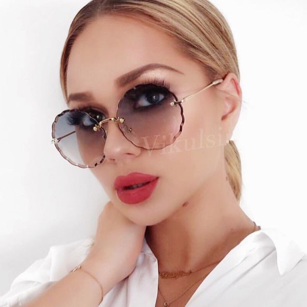 2018 big oversized sunglasses women vintage gradient sunglass for women designer round sun glasses female lunette high quality, White;black
2018 big oversized sunglasses women vintage gradient sunglass for women designer round sun glasses female lunette high quality, White;black