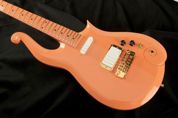 special scroll horn diamond series prince cloud peach electric guitar white pickups, white symbol inlay, gold truss rod cover, black knobs
special scroll horn diamond series prince cloud peach electric guitar white pickups, white symbol inlay, gold truss rod cover, black knobs