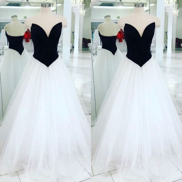 black and white wedding dresses deep sweetheart sleeveless simple gothic a-line wedding gown low back bridal gowns custom colors
black and white wedding dresses deep sweetheart sleeveless simple gothic a-line wedding gown low back bridal gowns custom colors
