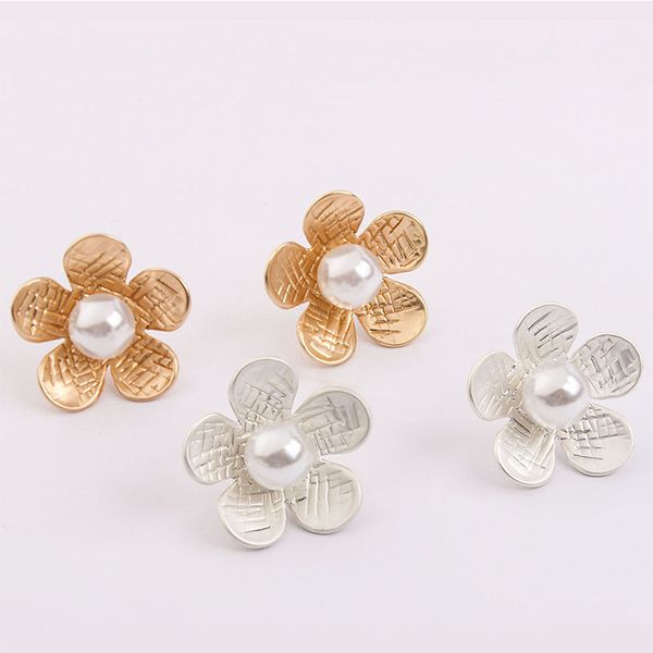 flowers shell pearl ear stud retro s925 silver needle earrings korean style women girl jewelry two colors golden silver
flowers shell pearl ear stud retro s925 silver needle earrings korean style women girl jewelry two colors golden silver