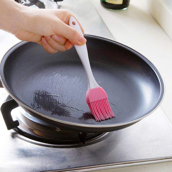 silicone oil brush small barbecue brush heat resistant kitchen baking tool, basting brushes
silicone oil brush small barbecue brush heat resistant kitchen baking tool, basting brushes