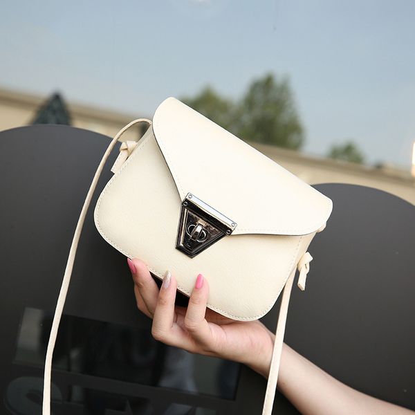 female bag 2018 new korean version of mini bag lovely one-shoulder metal lock across the students fake fur
female bag 2018 new korean version of mini bag lovely one-shoulder metal lock across the students fake fur