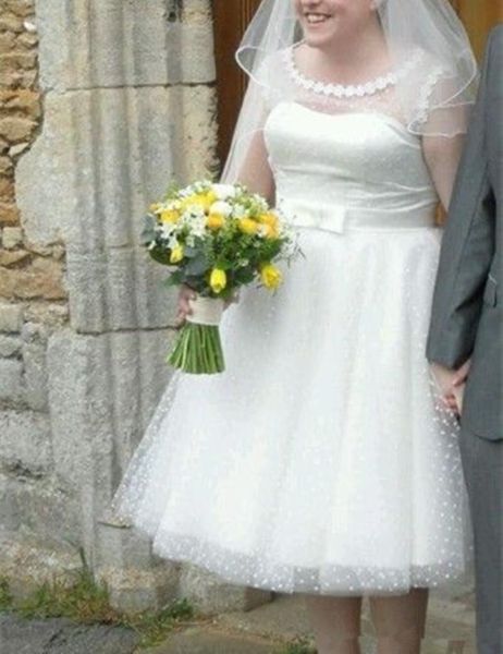 1950s vintage design plus size dot tulle wedding dress sleeveless sheer neck tea length short bridal gowns romantic new, White
1950s vintage design plus size dot tulle wedding dress sleeveless sheer neck tea length short bridal gowns romantic new, White