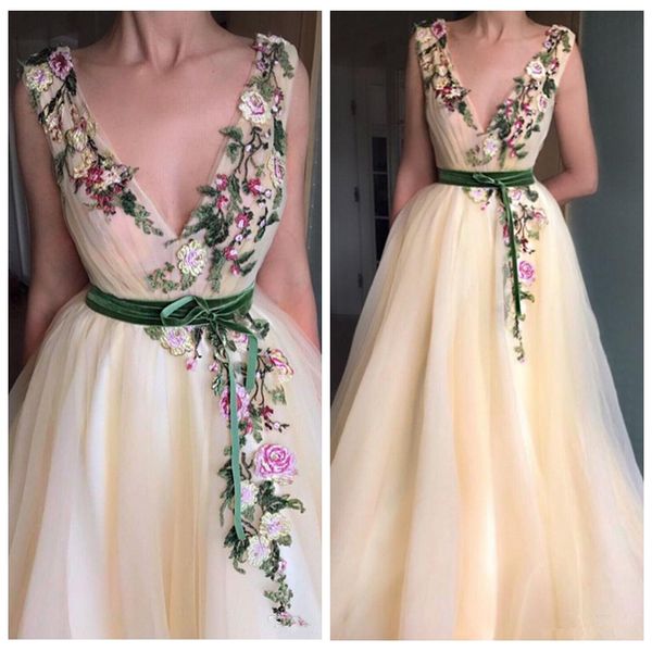 2021 v-neck lace appliques sash a line tulle prom party dress zipper back pleats formal evening gowns custom online vestidos, Black
2021 v-neck lace appliques sash a line tulle prom party dress zipper back pleats formal evening gowns custom online vestidos, Black
