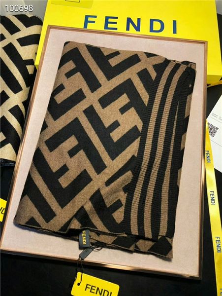 Warm and comfortable autumn and winter wool knitted carf letter de ign carf hawl of hipping co t without box
Warm and comfortable autumn and winter wool knitted carf letter de ign carf hawl of hipping co t without box