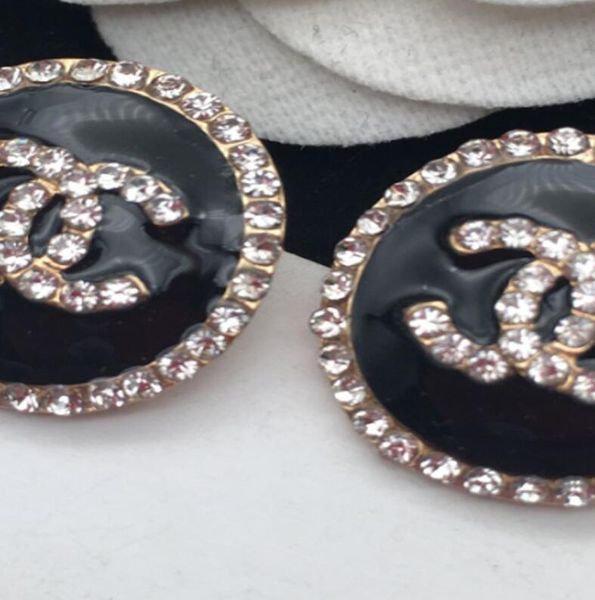 

Hot new famous designer round rhinestone alphabet earrings ear clip ladies jewelry gift fashion accessories