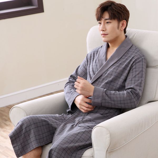 2018 new spring and autumn long-sleeved bathrobe men's knitted cotton robe men's casual casual plaid home service, Black;brown
2018 new spring and autumn long-sleeved bathrobe men's knitted cotton robe men's casual casual plaid home service, Black;brown
