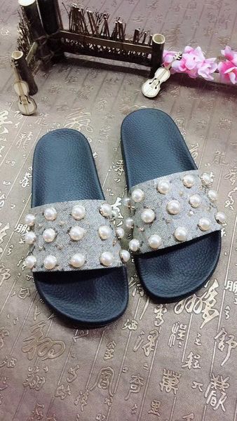 mens womens fashion pearl-effect and goldtone stud trim rubber slider sandals boys girls beach causal slippers, Black
mens womens fashion pearl-effect and goldtone stud trim rubber slider sandals boys girls beach causal slippers, Black