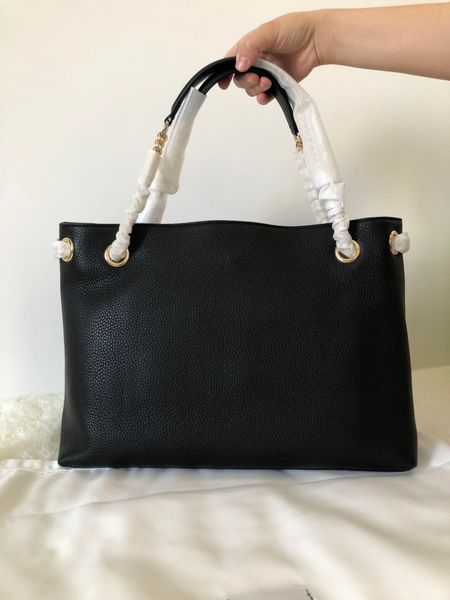 popular fashion brand women's handbags of shopping tassel decorative luxury bags letter printed tote bag
popular fashion brand women's handbags of shopping tassel decorative luxury bags letter printed tote bag