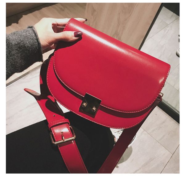 new fashion saddle bags plain of character vogue bag single shoulder tote cross body purse fanqiewanggong /10
new fashion saddle bags plain of character vogue bag single shoulder tote cross body purse fanqiewanggong /10