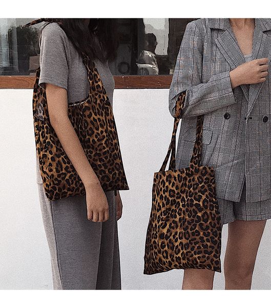 new leopard pattern lady handbags canvas women shoulder bags large capacity korean girls travel shopping bags japanese chic bag
new leopard pattern lady handbags canvas women shoulder bags large capacity korean girls travel shopping bags japanese chic bag