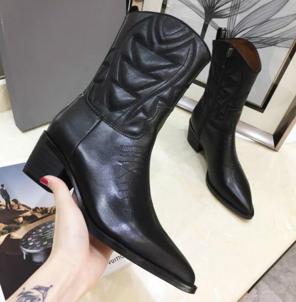 Martin boots in the tube women's boots new leather women's boots pointed 3 flat bottom side zipper women's shoes 
Martin boots in the tube women's boots new leather women's boots pointed 3 flat bottom side zipper women's shoes
