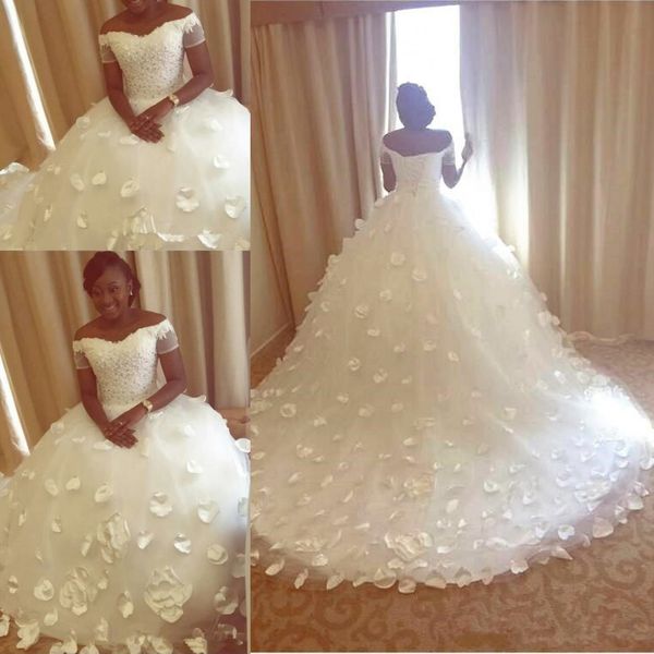 plus size african nigerian wedding dresses 2018 luxury pearls beaded 3d floral butterfly off shoulder princess garden wedding gown, White
plus size african nigerian wedding dresses 2018 luxury pearls beaded 3d floral butterfly off shoulder princess garden wedding gown, White