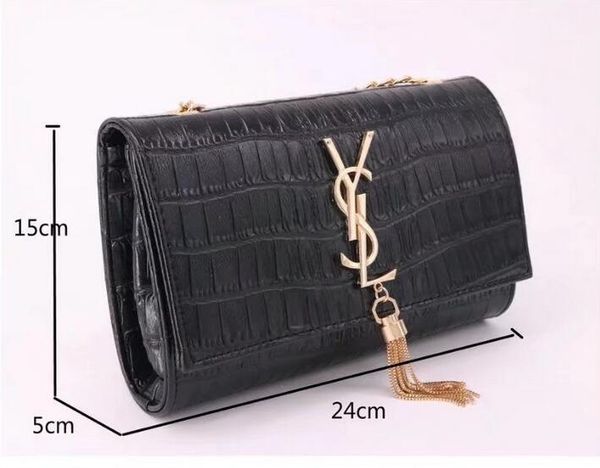 2018 High Quality Fashion Women Shoulder Bags Cross Body Messenger Crossbody Bag Famous Designers Size: length 24 width 5 height 15 cm
2018 High Quality Fashion Women Shoulder Bags Cross Body Messenger Crossbody Bag Famous Designers Size: length 24 width 5 height 15 cm