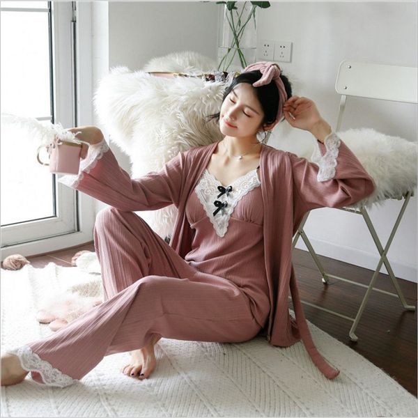autumn and winter new women's cotton robe sets lace pajamas sets leisure wear "braces skirt +pants + robe" three piece set, Black;red
autumn and winter new women's cotton robe sets lace pajamas sets leisure wear "braces skirt +pants + robe" three piece set, Black;red