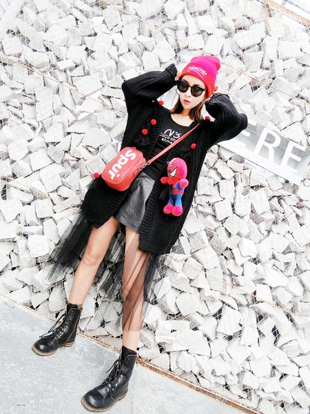 2018 autumn new personality stitching mesh knit cardigan women's long loose sweater coat women, White;black
2018 autumn new personality stitching mesh knit cardigan women's long loose sweater coat women, White;black
