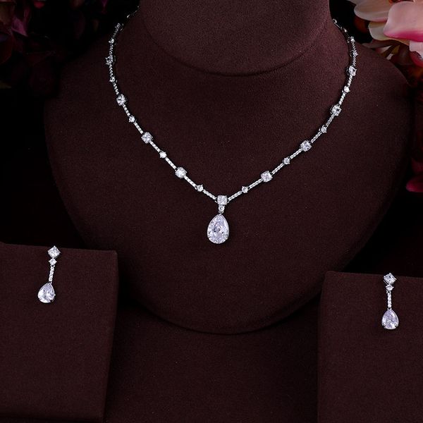 brilliant crystal zircon earrings and necklace bridal jewelry set wedding dress accessaries, Slivery;golden
brilliant crystal zircon earrings and necklace bridal jewelry set wedding dress accessaries, Slivery;golden