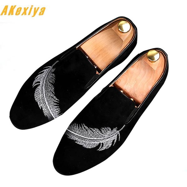 2018 men's pointed feather embroidery flats shoes homecoming dress leather italy man wedding formal gommino shoes zapatos hombre, Black
2018 men's pointed feather embroidery flats shoes homecoming dress leather italy man wedding formal gommino shoes zapatos hombre, Black