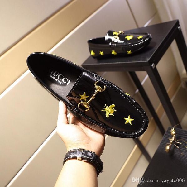 2018 fashion luxury designers men bees embroidery dress shoes male groom slip on flat driving shoes wedding homecoming sheos, Black
2018 fashion luxury designers men bees embroidery dress shoes male groom slip on flat driving shoes wedding homecoming sheos, Black