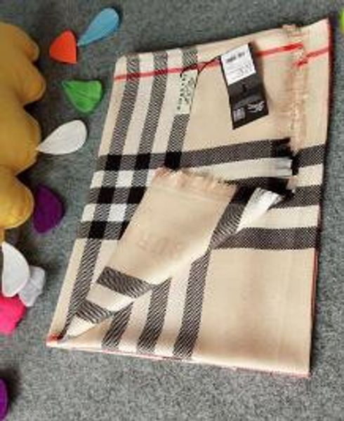 2018The top quality cotton scarf is a winter fashion long scarf designed for female luxury designers 180*70
2018The top quality cotton scarf is a winter fashion long scarf designed for female luxury designers 180*70