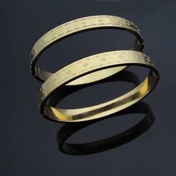 Оптовая Титана Стальной браслет V двухсторонний Алмаз печатных четыре листа цвет
Оптовая Титана Стальной браслет V двухсторонний Алмаз печатных четыре листа цвет