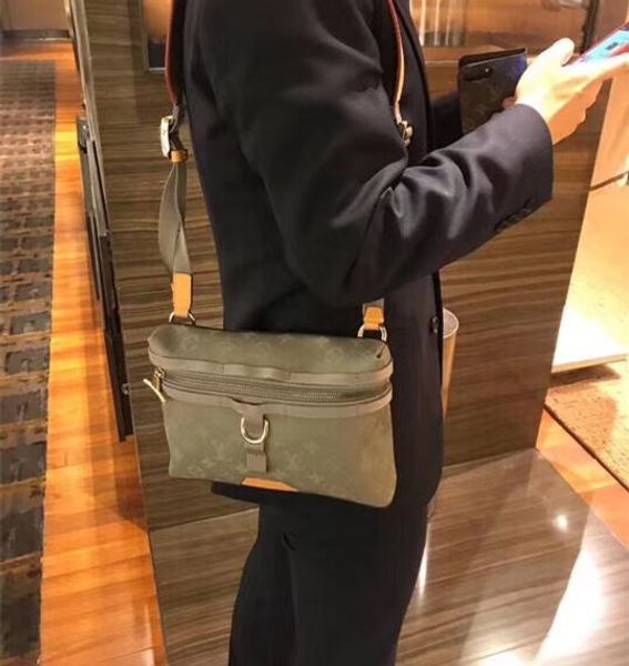 2019 Fashion WOMEN mens Chest bag Bags designers handbags designers bags men high quality men's Shoulder Bags design messenger bag M43889
2019 Fashion WOMEN mens Chest bag Bags designers handbags designers bags men high quality men's Shoulder Bags design messenger bag M43889